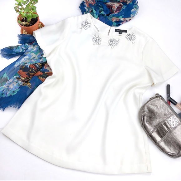 Banana Republic Short Sleeve Top Crepe Embellished - Picture 2 of 8